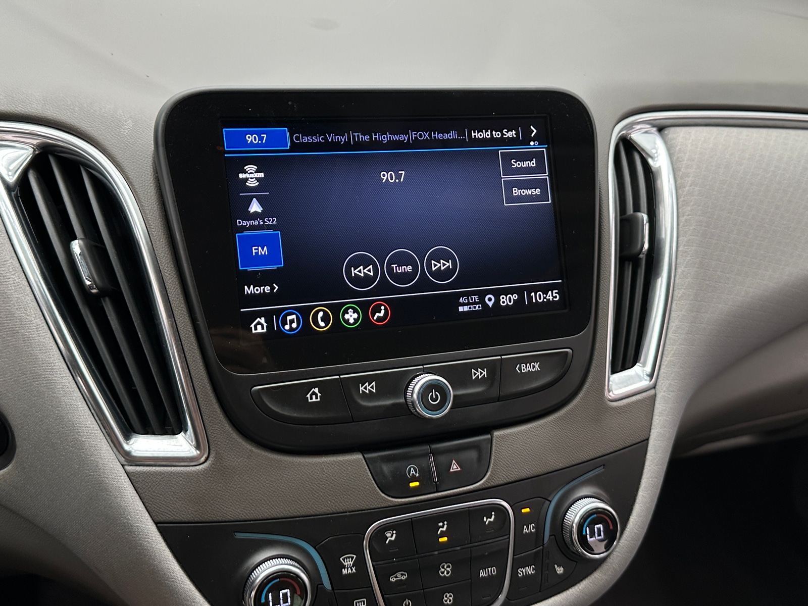 Thumbnail: 2021 Chevrolet Malibu - 4
