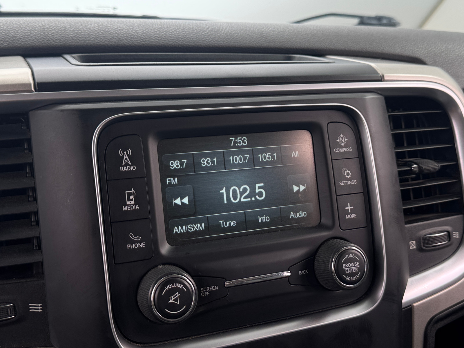 Thumbnail: 2019 RAM 1500 Classic - 4