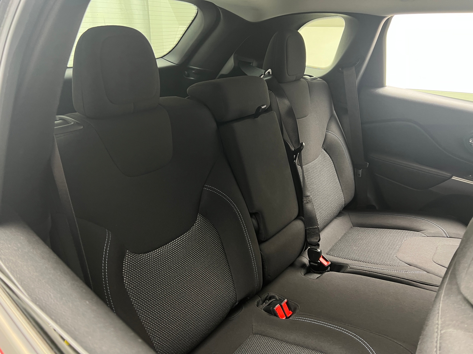 Thumbnail: 2020 Jeep Cherokee - 6