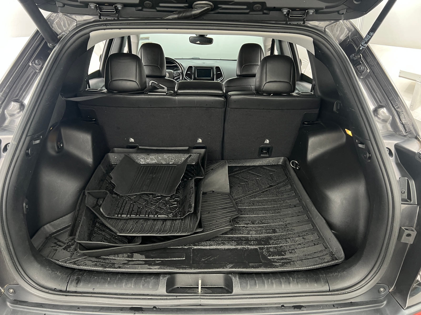 Thumbnail: 2020 Jeep Cherokee - 6