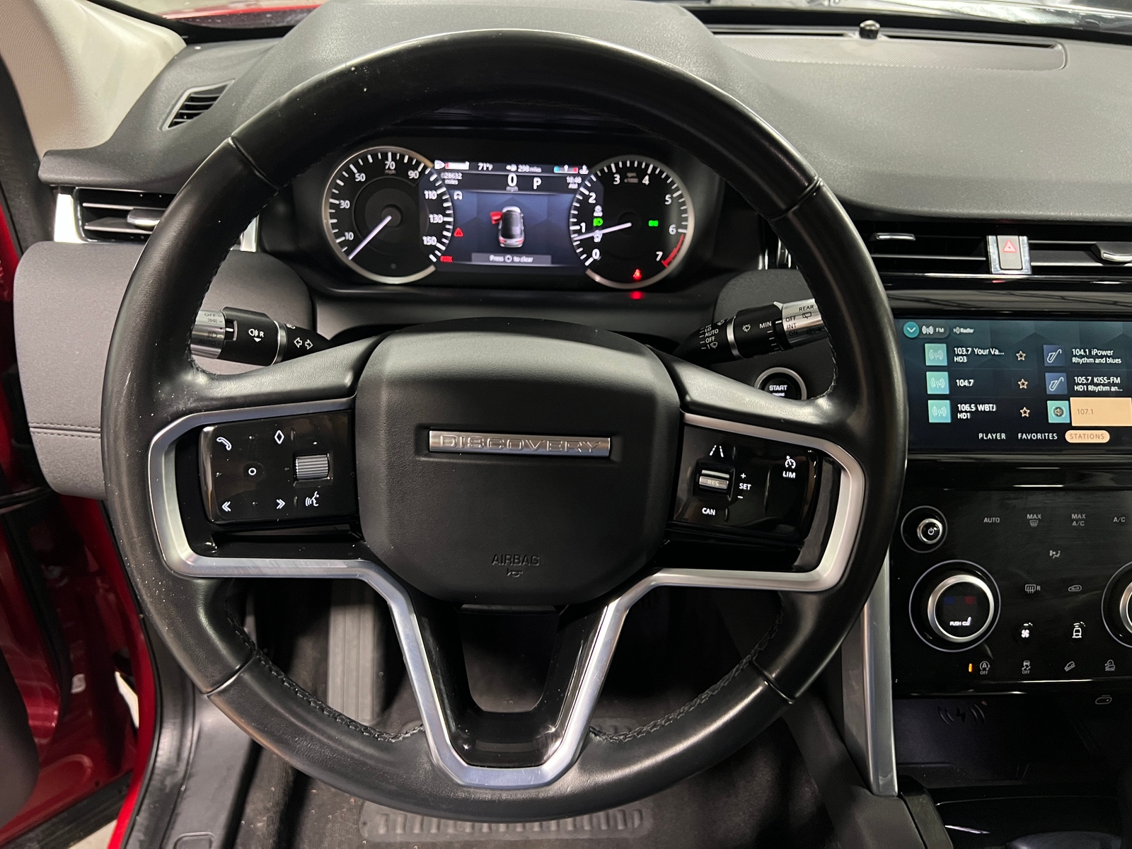 Thumbnail: 2022 Land Rover Discovery Sport - 4