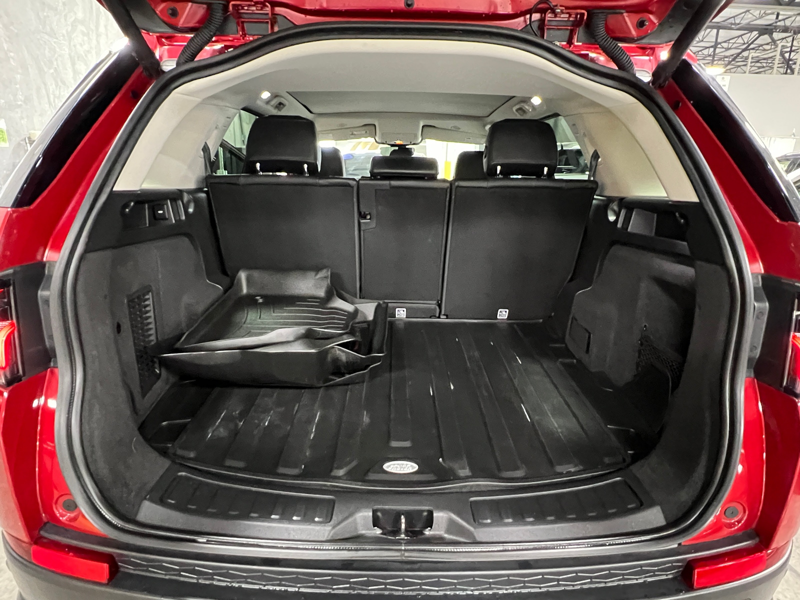 Thumbnail: 2022 Land Rover Discovery Sport - 6