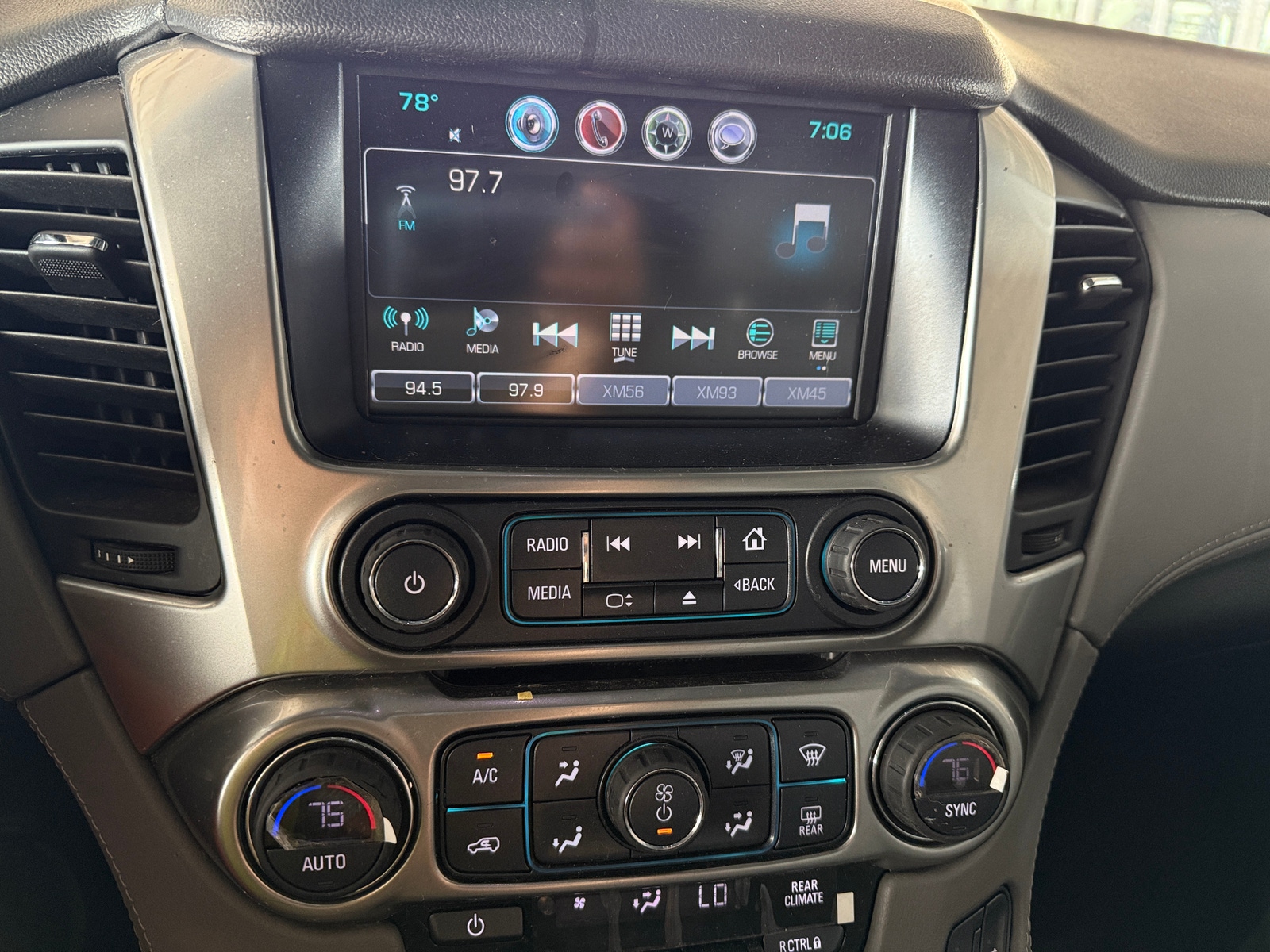 Thumbnail: 2019 Chevrolet Suburban - 3