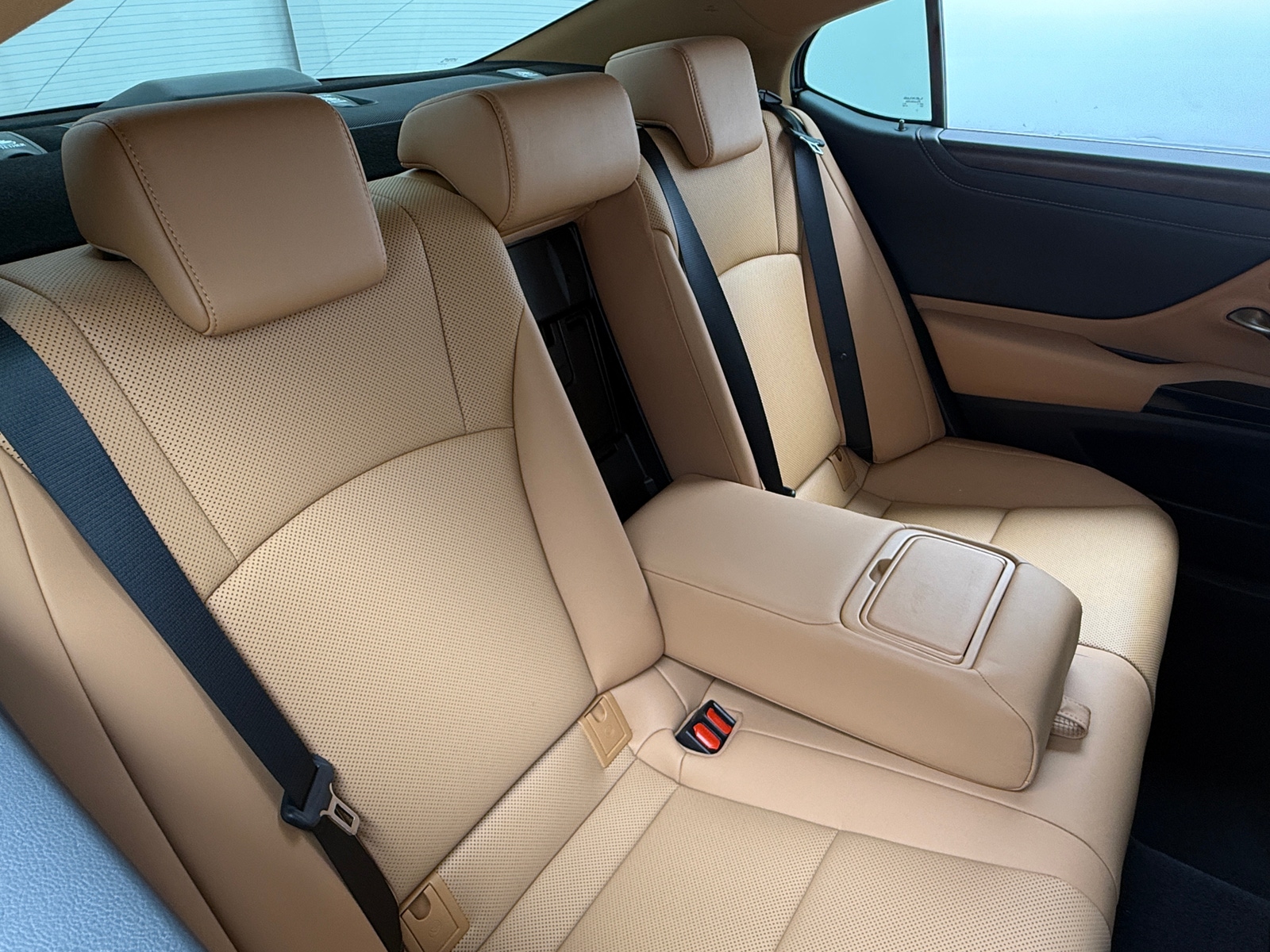 Thumbnail: 2022 Lexus ES - 5