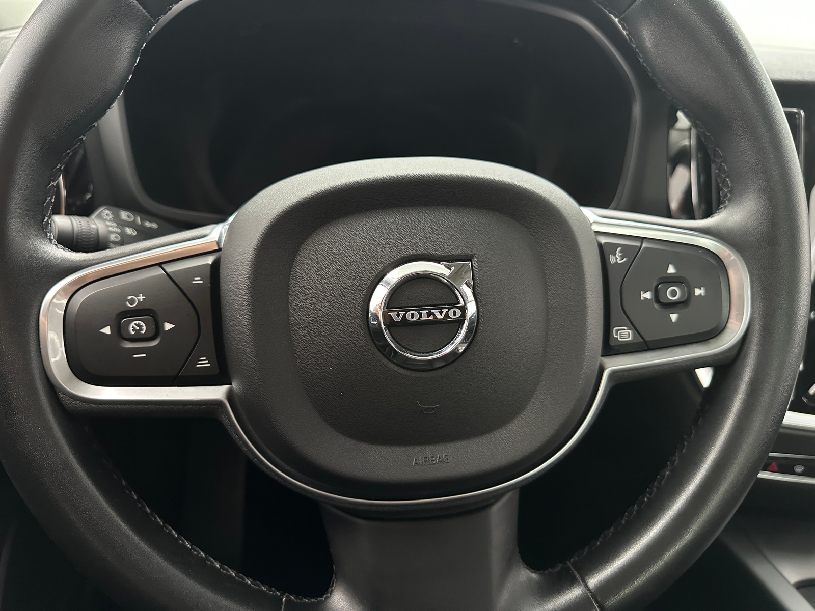 Thumbnail: 2023 Volvo S60 - 5