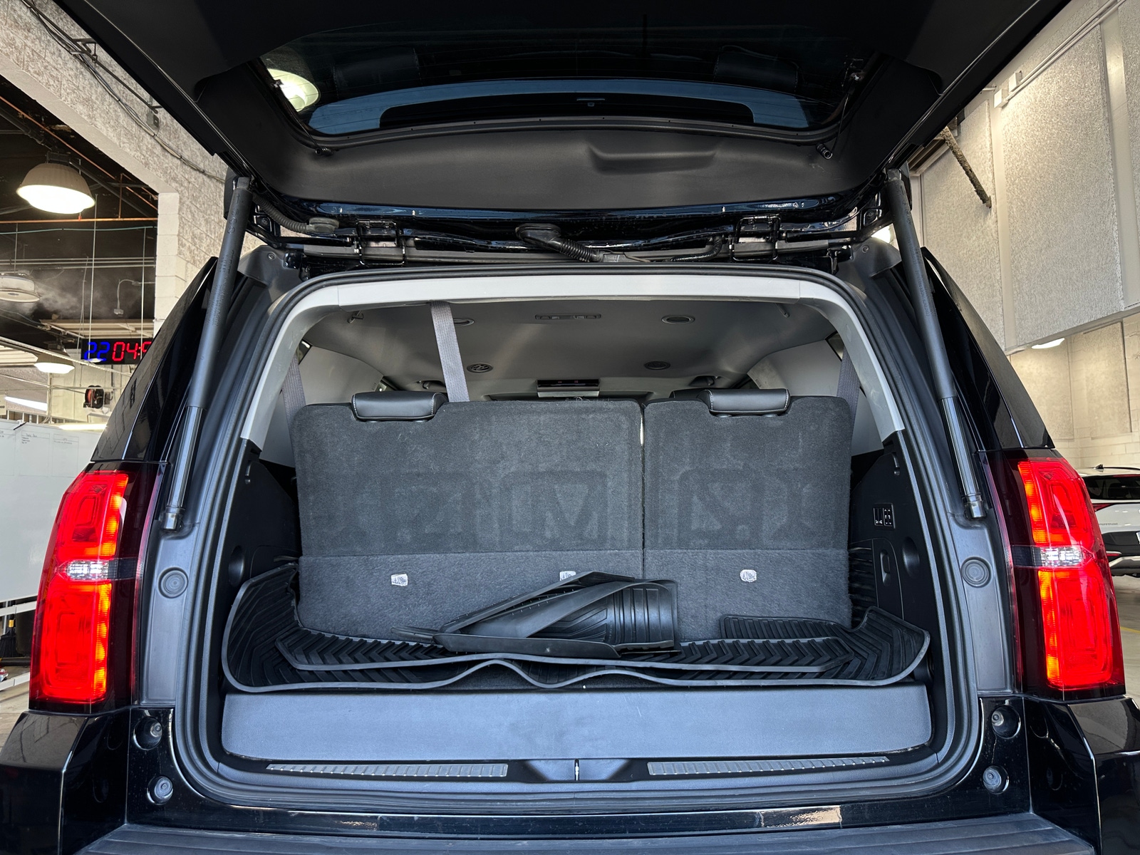 Thumbnail: 2017 Chevrolet Tahoe - 6