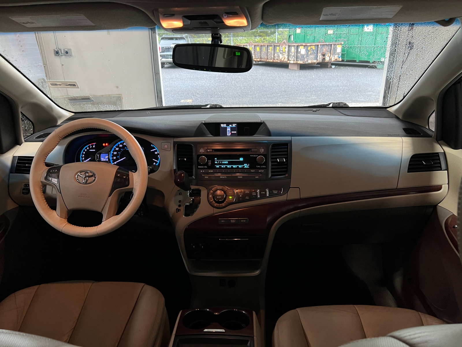 Thumbnail: 2011 Toyota Sienna - 2