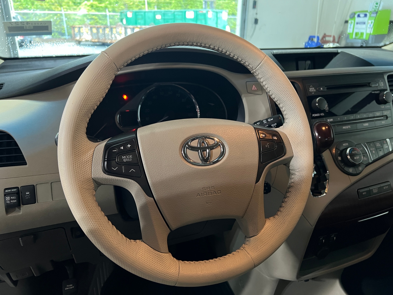 Thumbnail: 2011 Toyota Sienna - 4