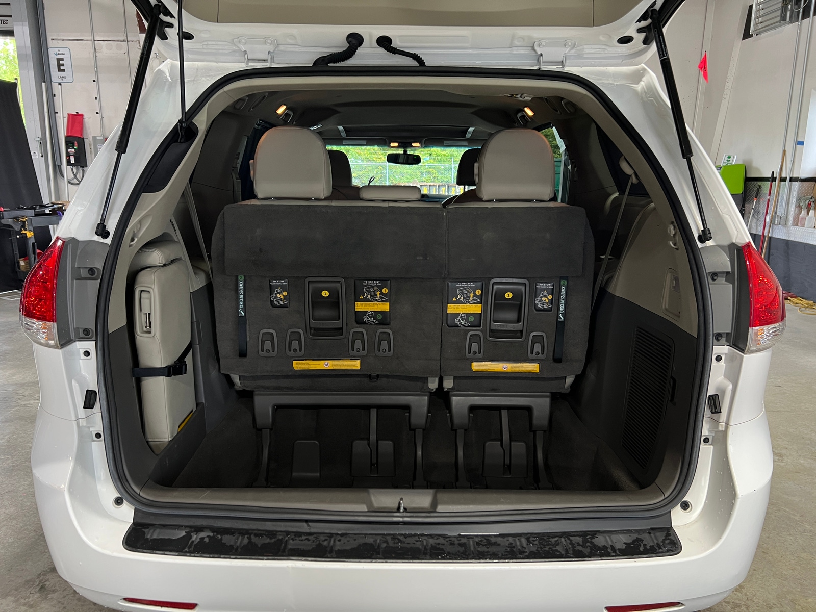 Thumbnail: 2011 Toyota Sienna - 6