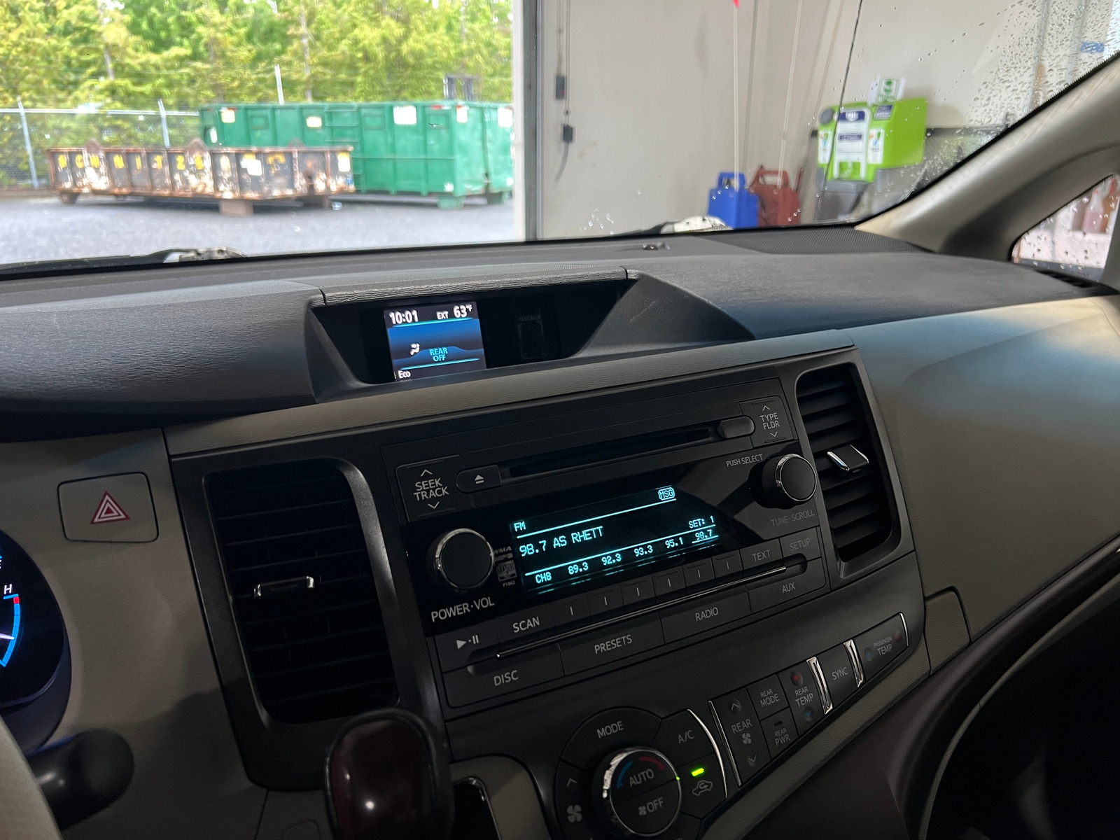 Thumbnail: 2011 Toyota Sienna - 3