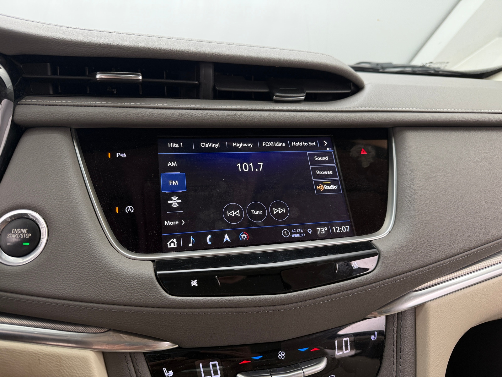 Thumbnail: 2022 Cadillac XT5 - 3
