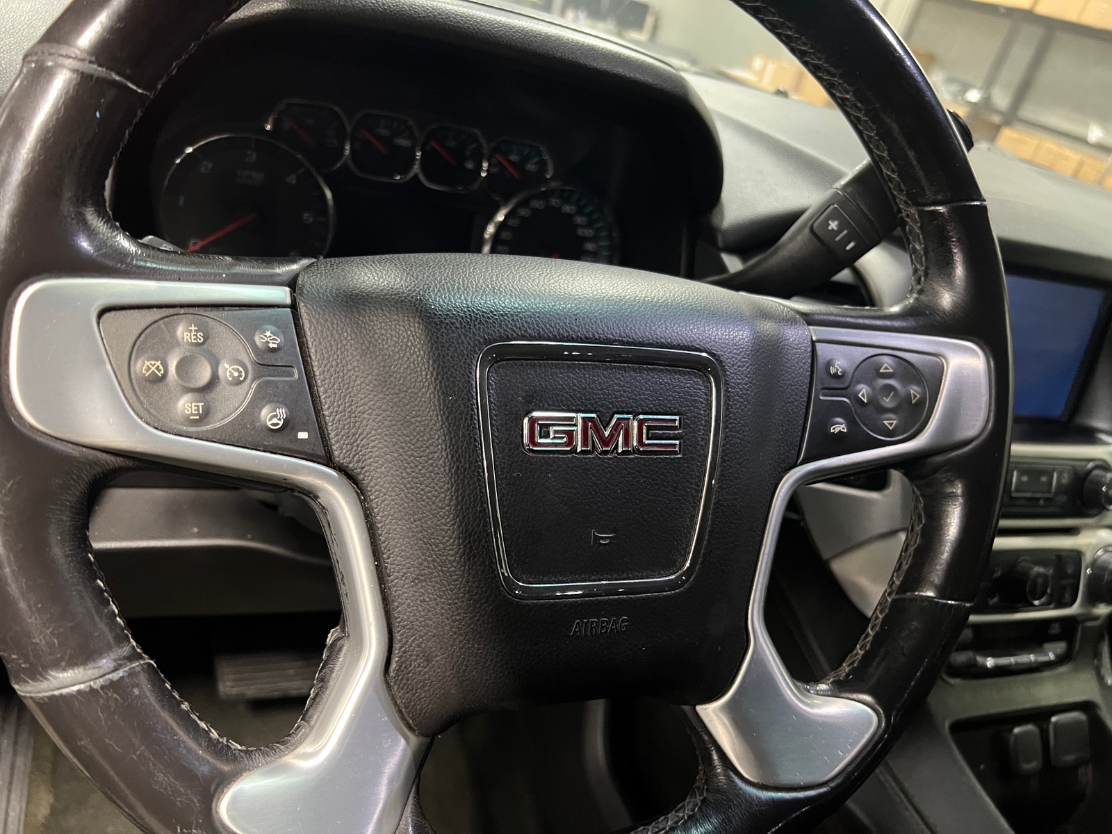 Thumbnail: 2017 GMC Yukon XL - 4