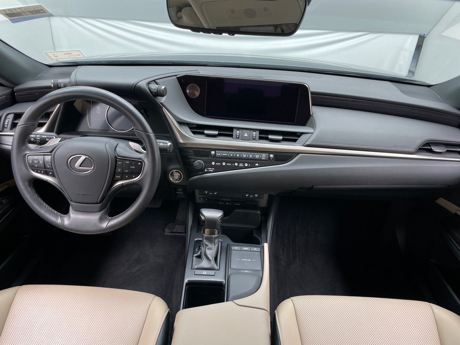 Thumbnail: 2019 Lexus ES - 2