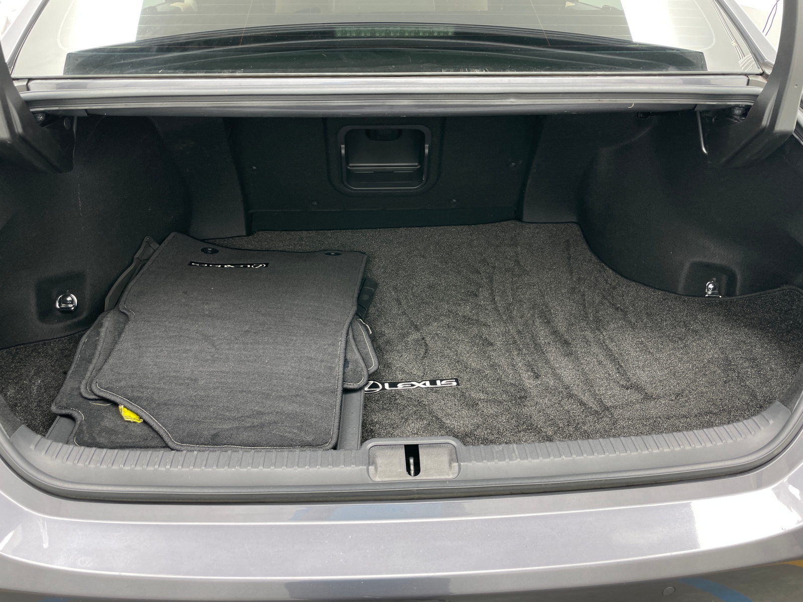 Thumbnail: 2019 Lexus ES - 6