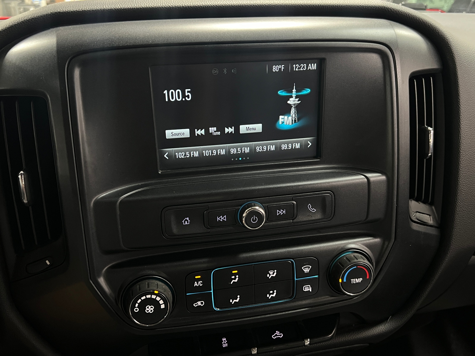 Thumbnail: 2016 Chevrolet Silverado 1500 - 4