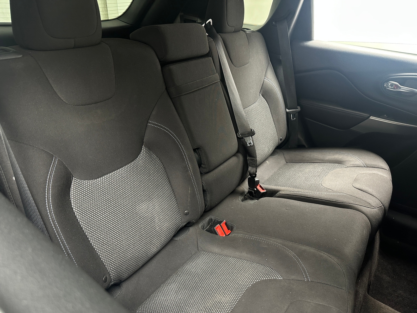 Thumbnail: 2019 Jeep Cherokee - 6