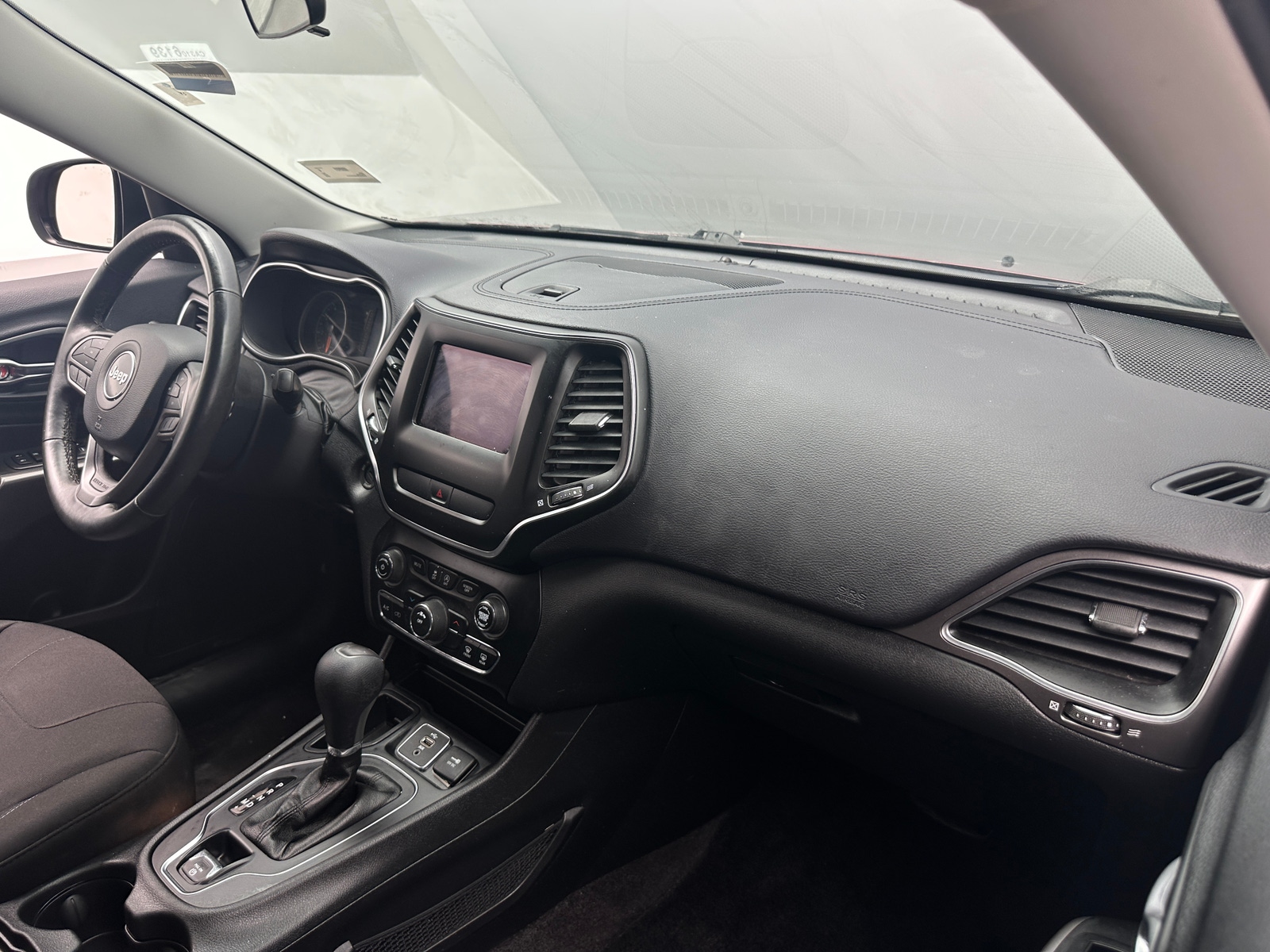 Thumbnail: 2019 Jeep Cherokee - 3