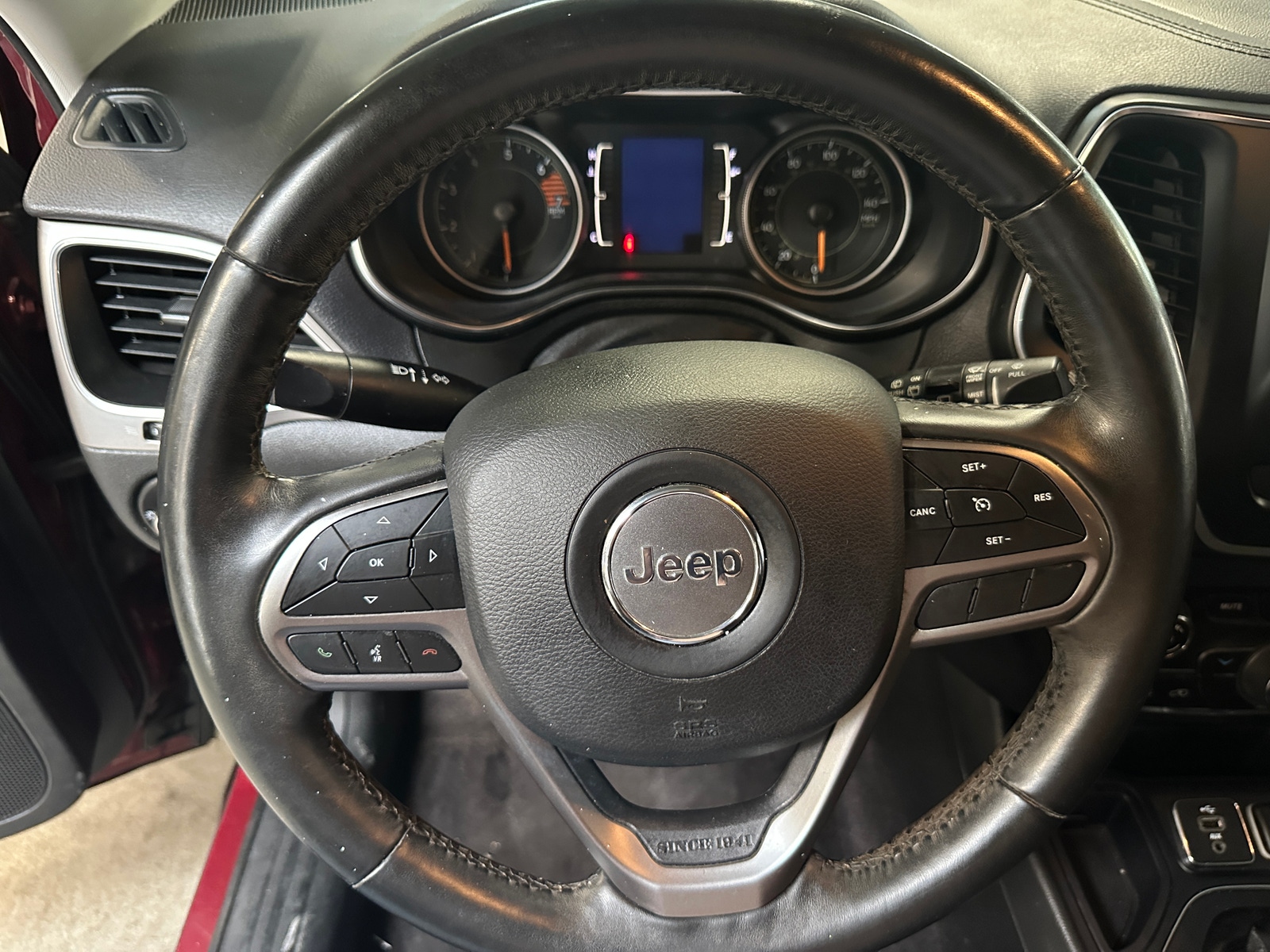 Thumbnail: 2019 Jeep Cherokee - 5