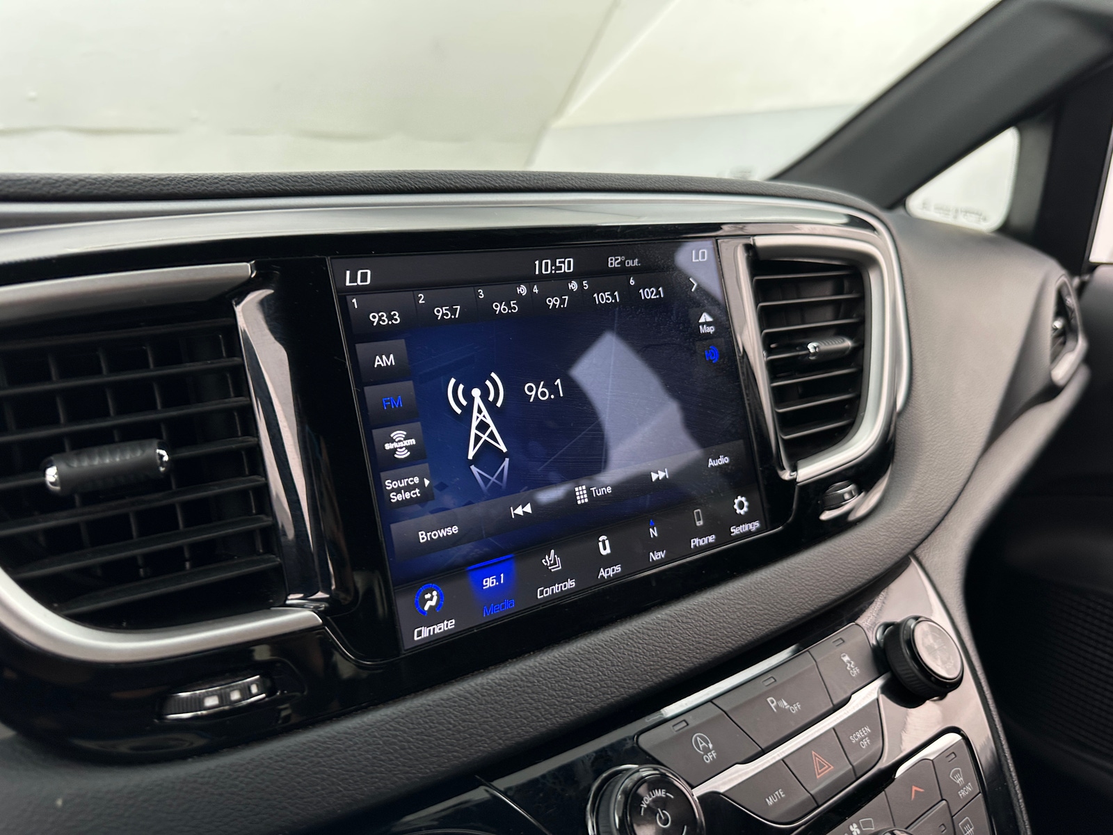 Thumbnail: 2020 Chrysler Pacifica - 4