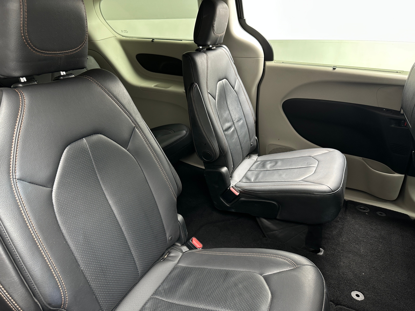Thumbnail: 2018 Chrysler Pacifica - 5