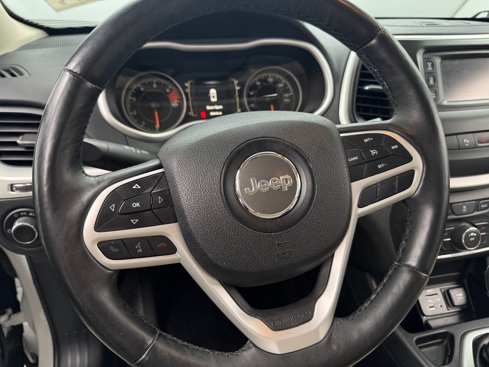 Thumbnail: 2017 Jeep Cherokee - 5