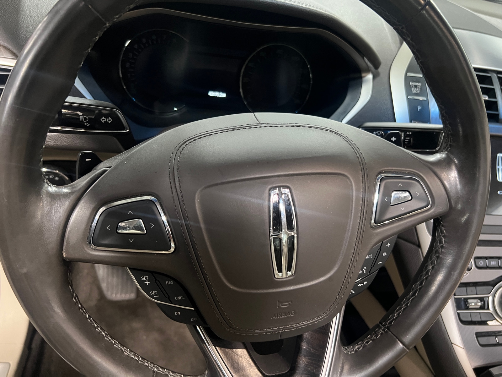 Thumbnail: 2017 Lincoln MKZ - 4