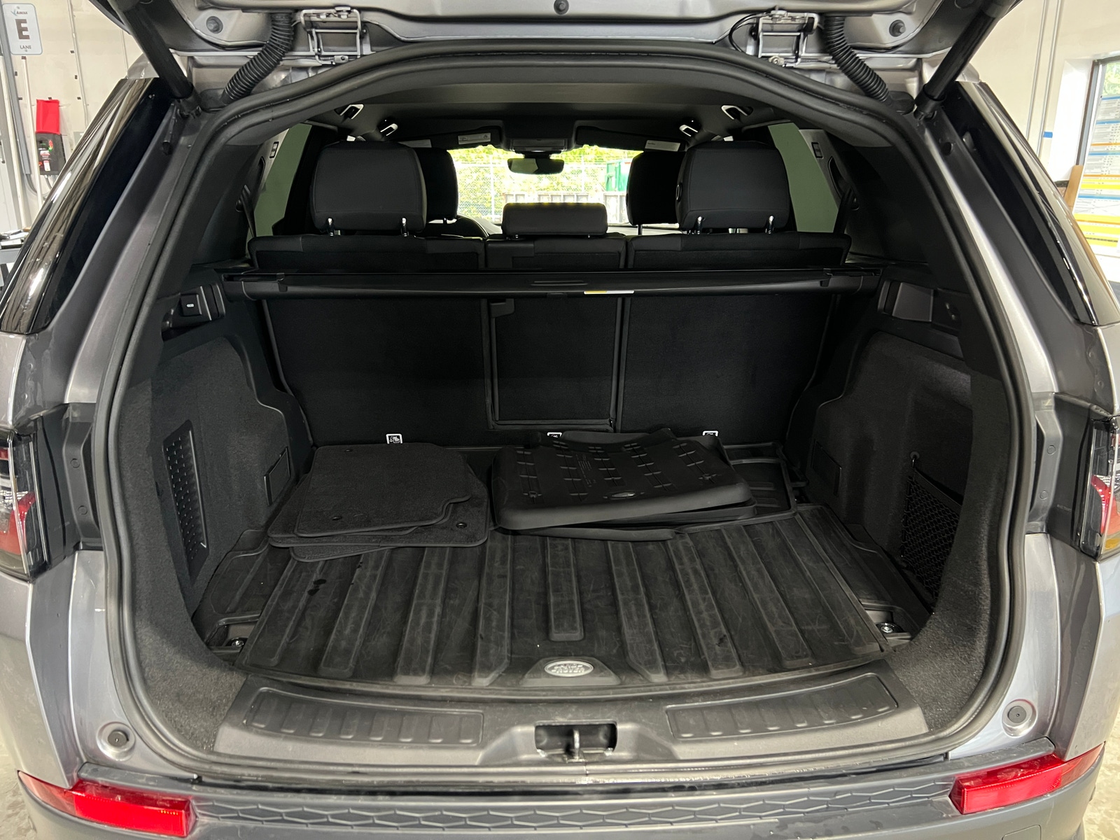 Thumbnail: 2020 Land Rover Discovery Sport - 6