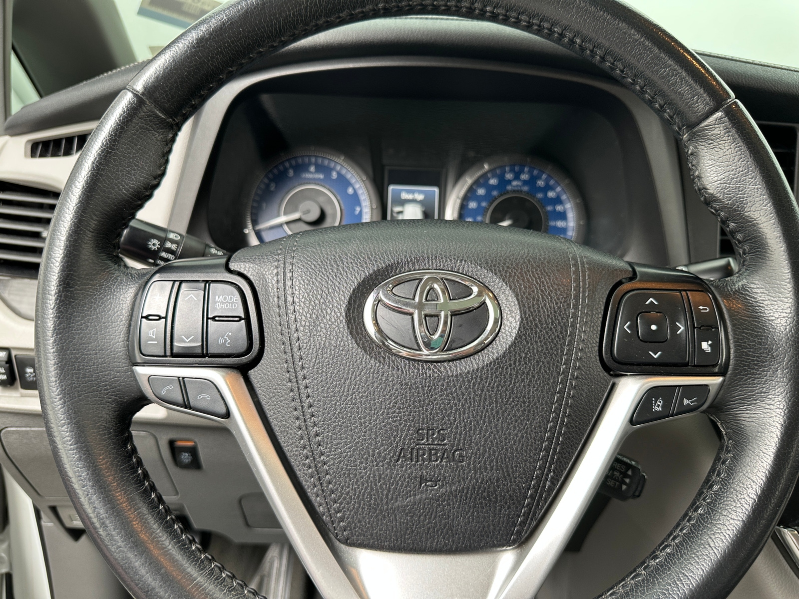 Thumbnail: 2019 Toyota Sienna - 4
