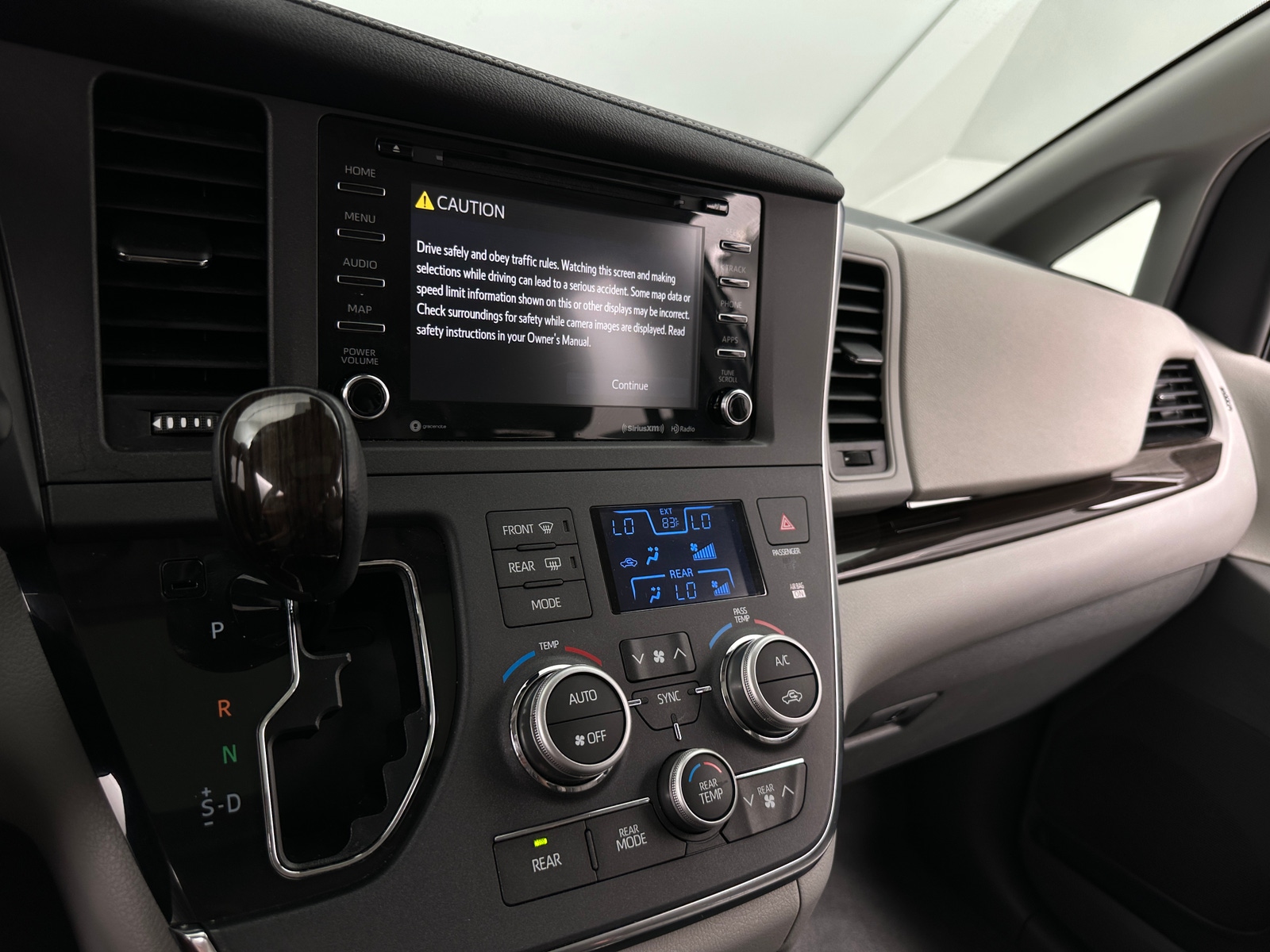 Thumbnail: 2019 Toyota Sienna - 3