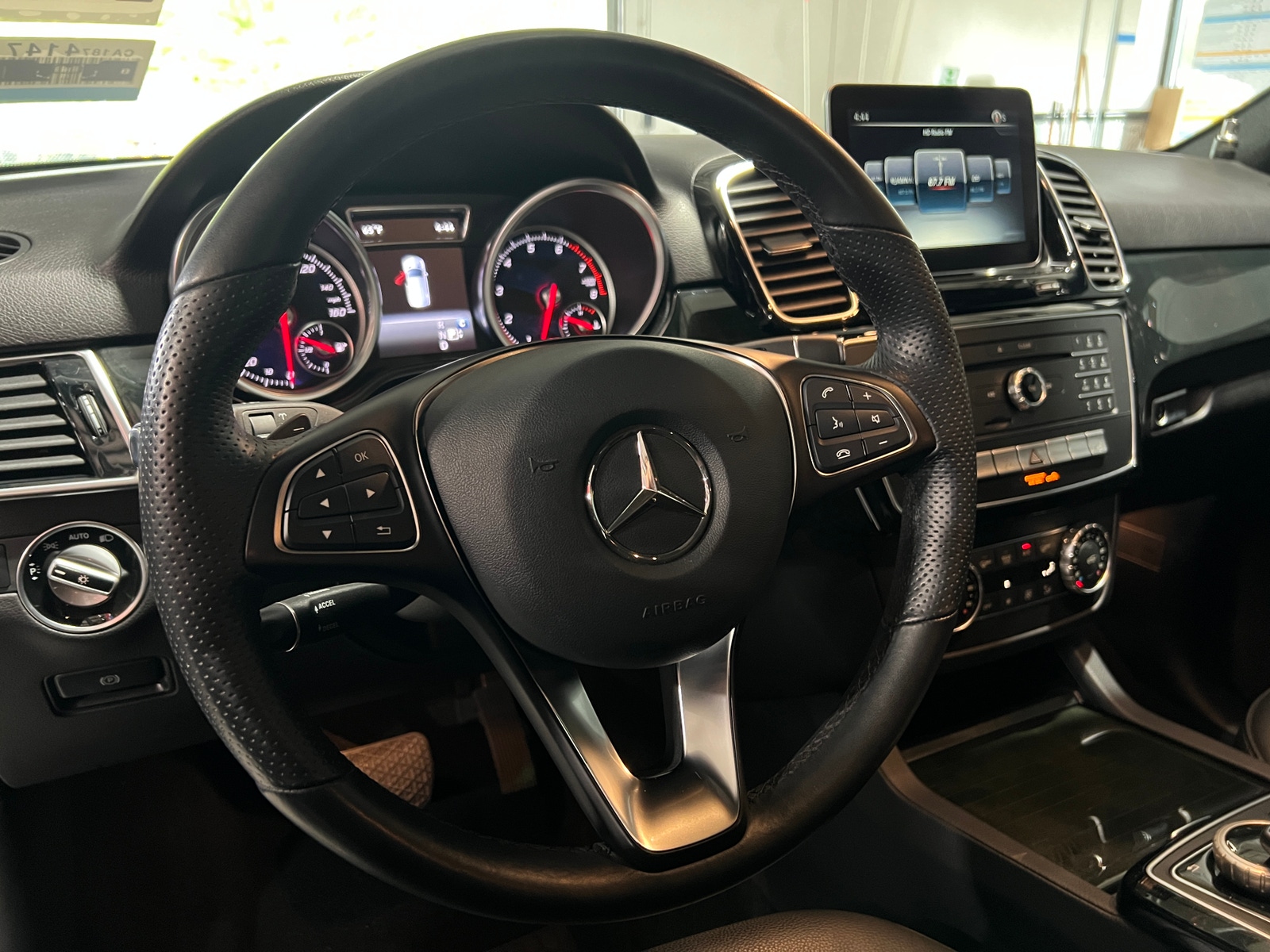 Thumbnail: 2017 Mercedes-Benz GLE - 4