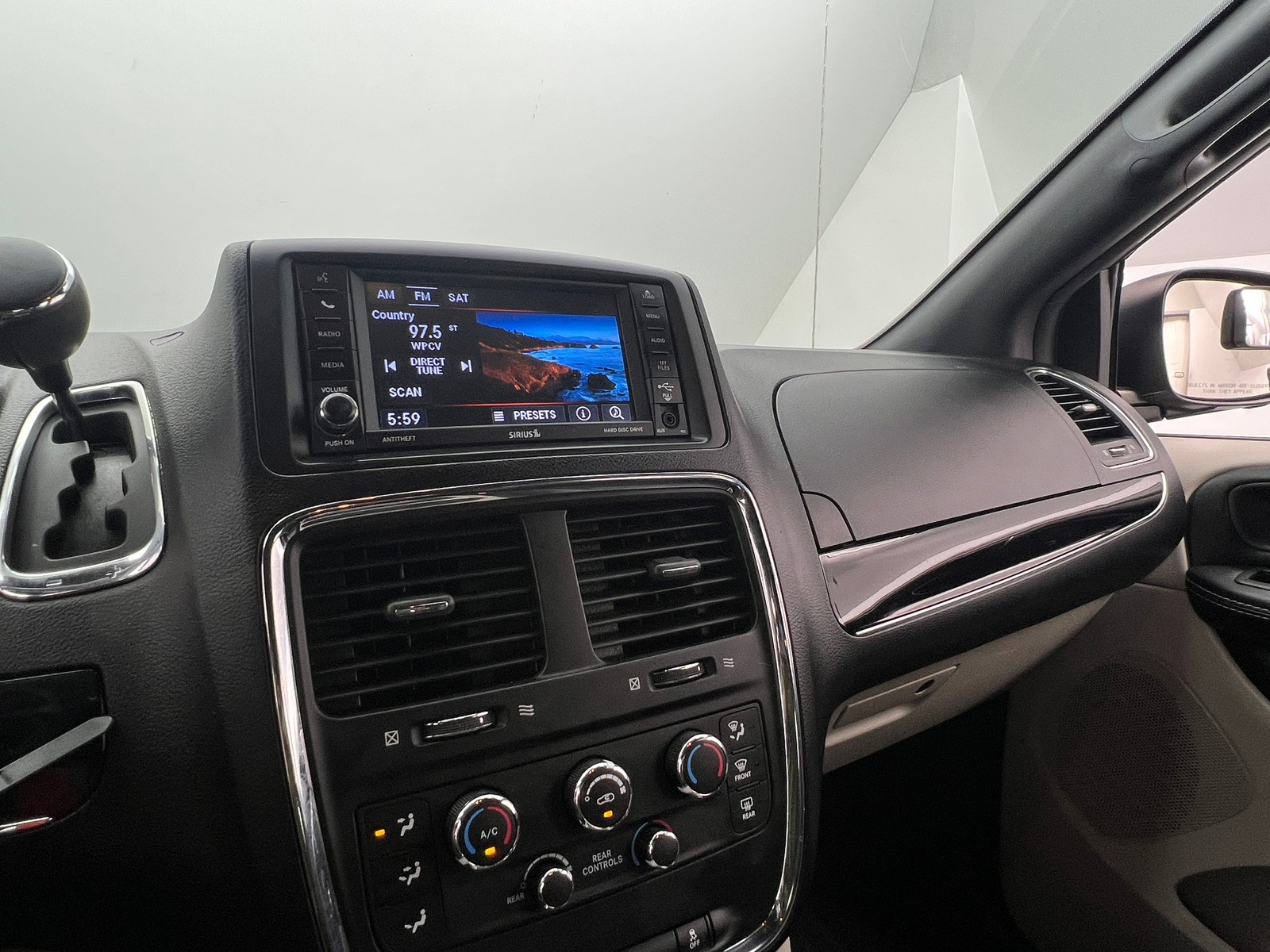 Thumbnail: 2019 Dodge Grand Caravan - 3