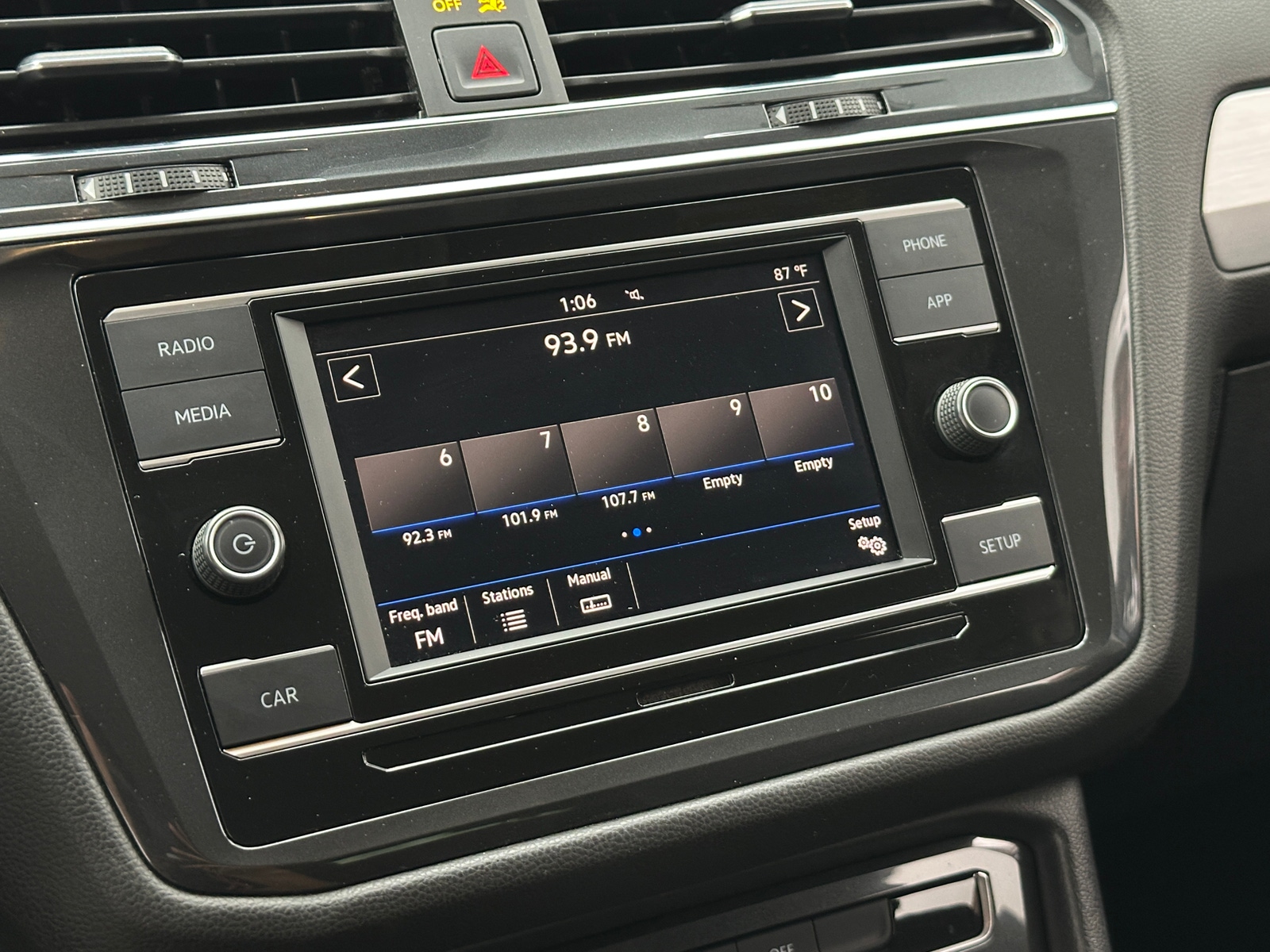 Thumbnail: 2019 Volkswagen Tiguan - 4