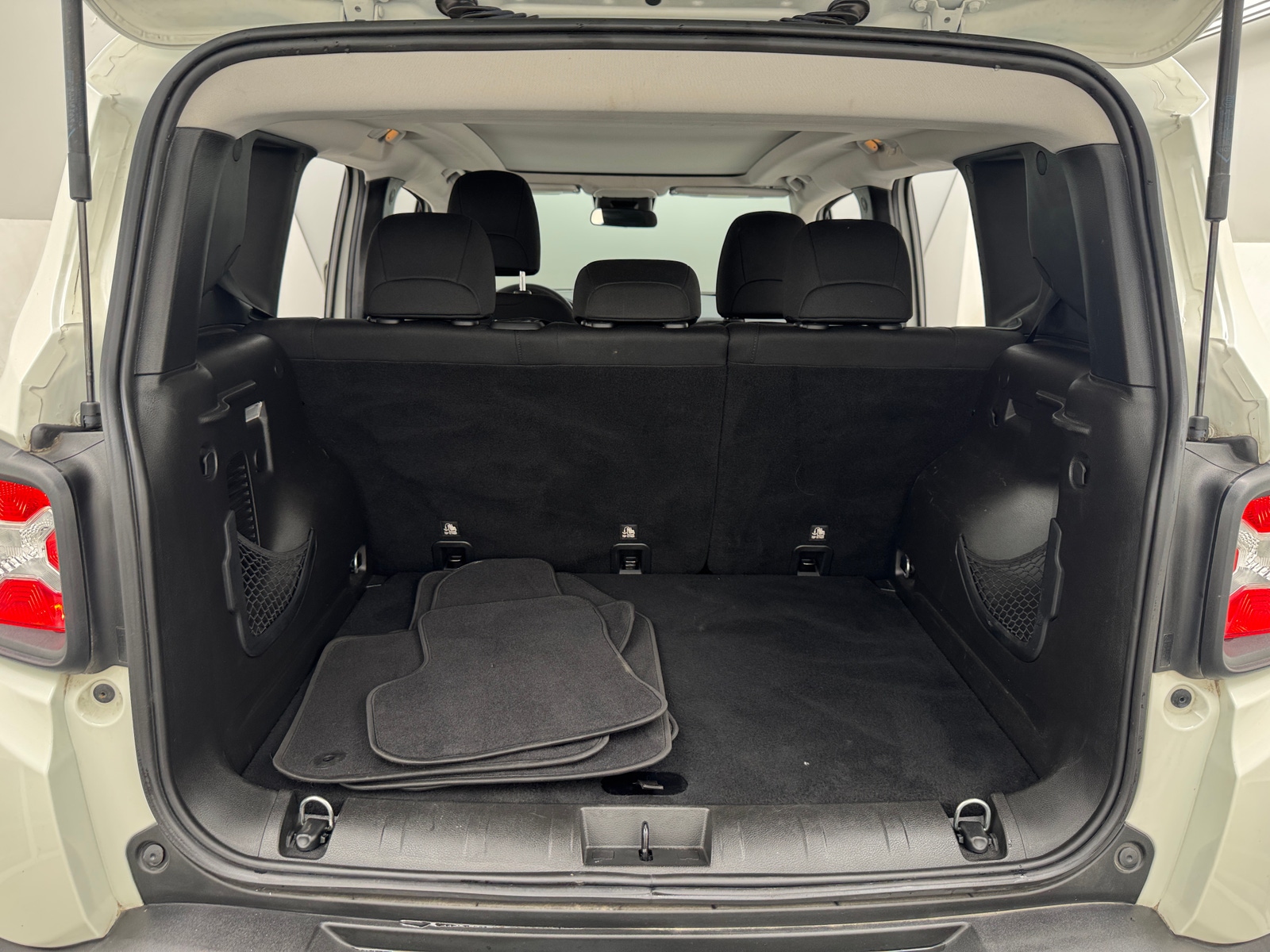 Thumbnail: 2018 Jeep Renegade - 7
