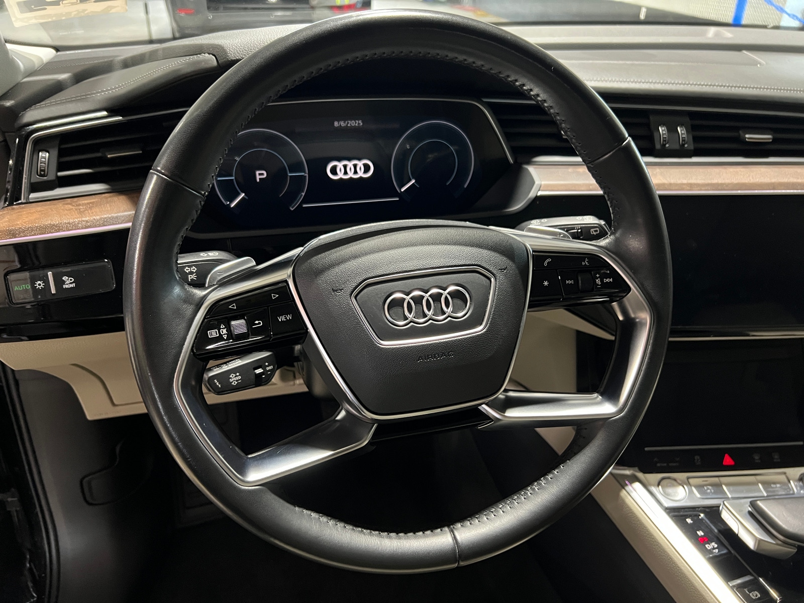 Thumbnail: 2019 Audi e-tron - 4