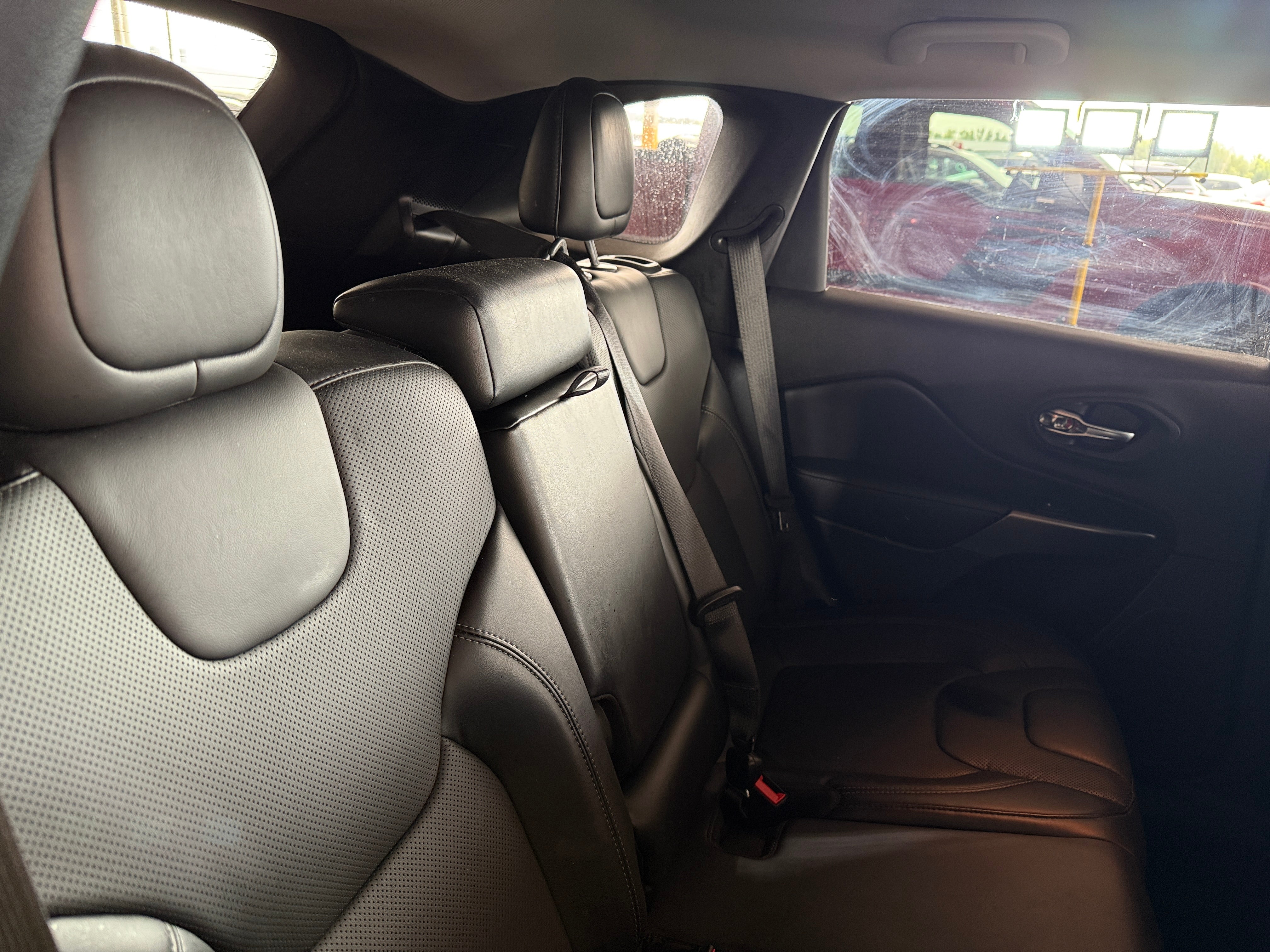 Used 2019 Jeep Cherokee Limited with VIN 1C4PJMDX2KD445622 for sale in Oak Creek, WI