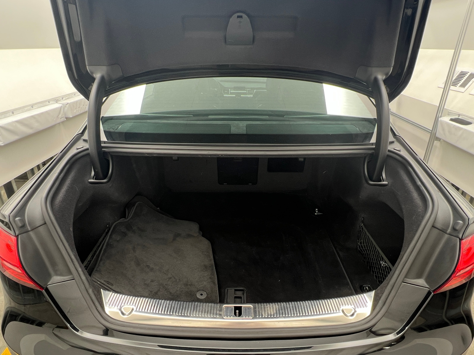 Thumbnail: 2017 Audi A8 - 6