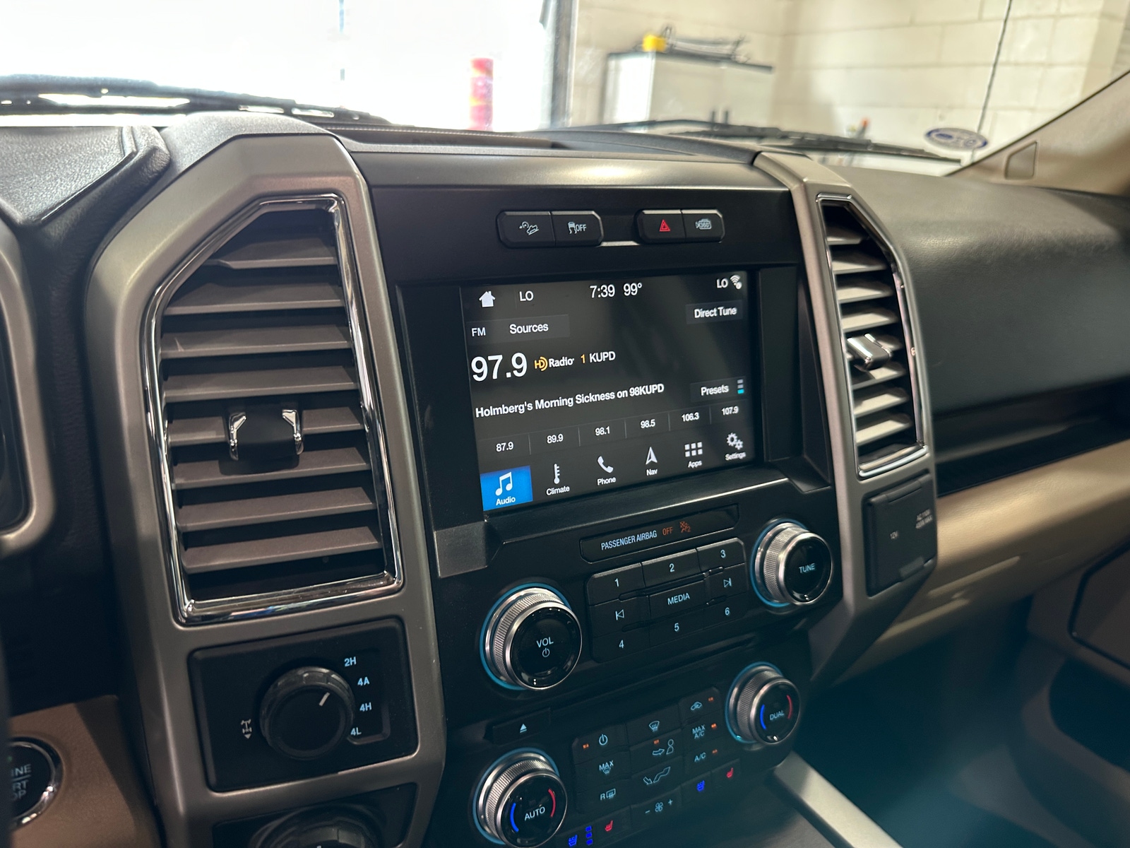 Thumbnail: 2016 Ford Econoline - 3