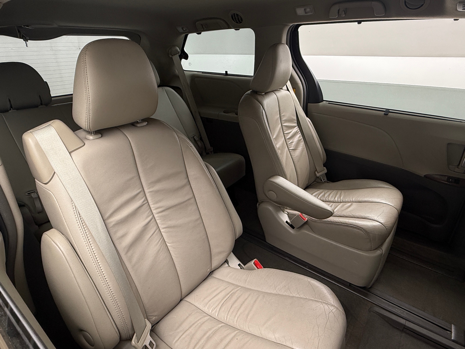Thumbnail: 2013 Toyota Sienna - 5