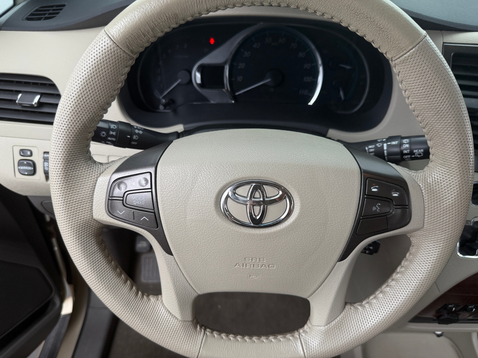 Thumbnail: 2013 Toyota Sienna - 4
