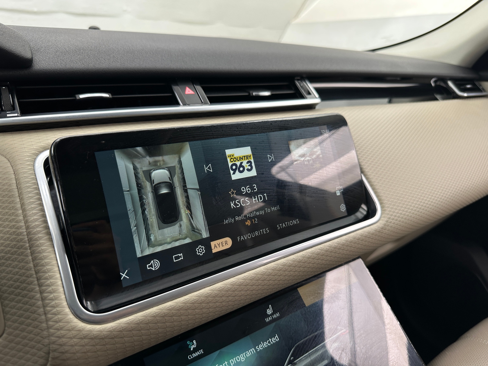 Thumbnail: 2021 Land Rover Range Rover Velar - 3