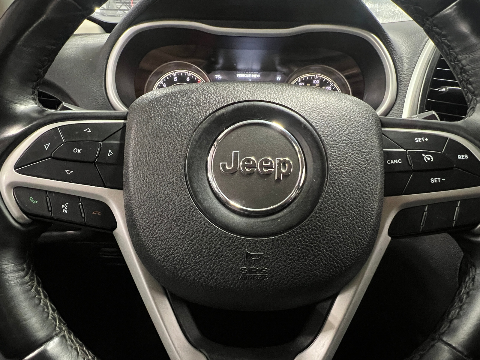 Thumbnail: 2018 Jeep Cherokee - 5