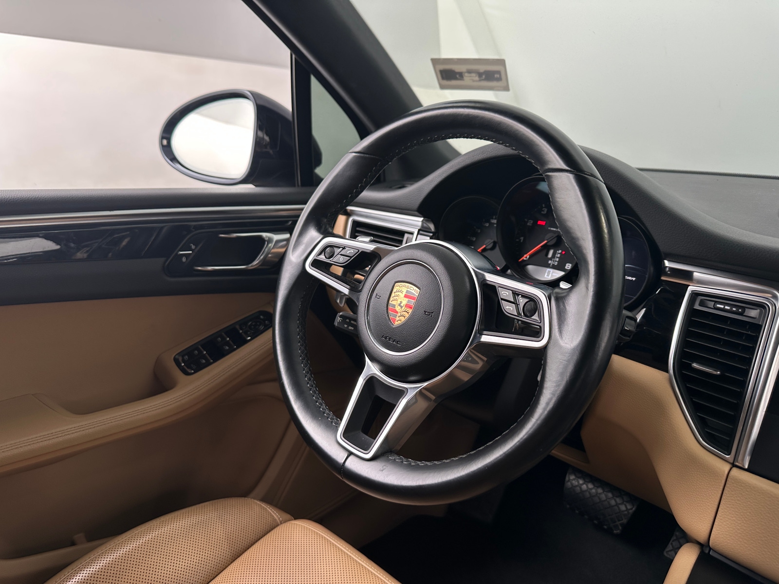 Thumbnail: 2018 Porsche Macan - 4