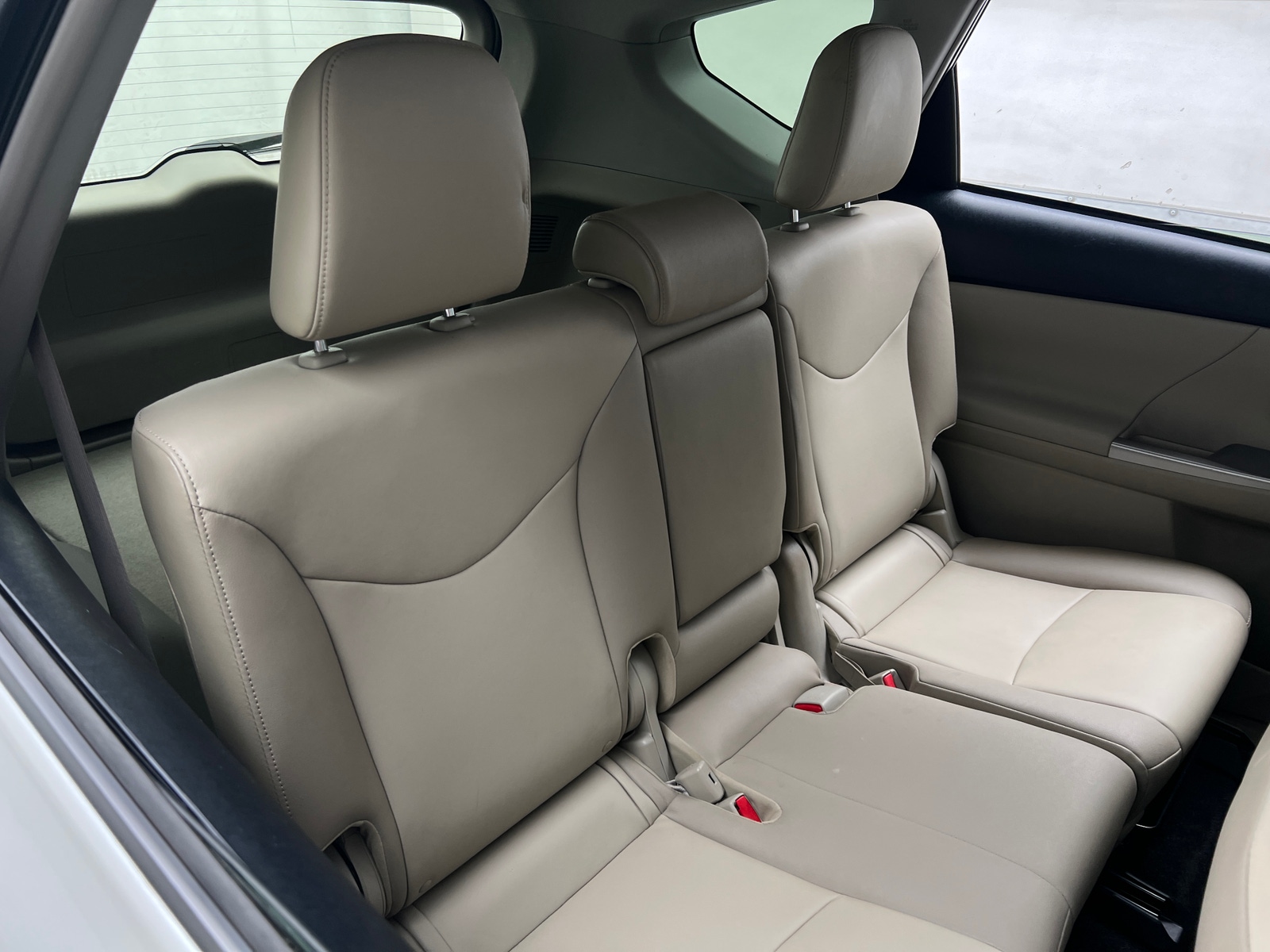Thumbnail: 2016 Toyota Prius v - 6