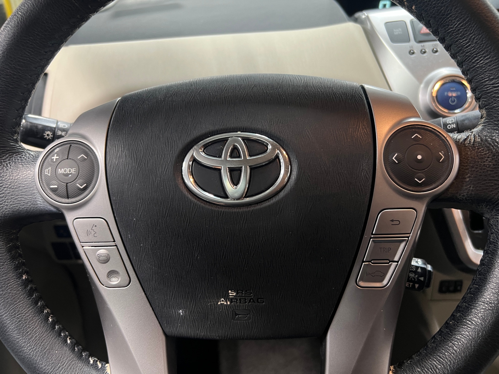 Thumbnail: 2016 Toyota Prius v - 5