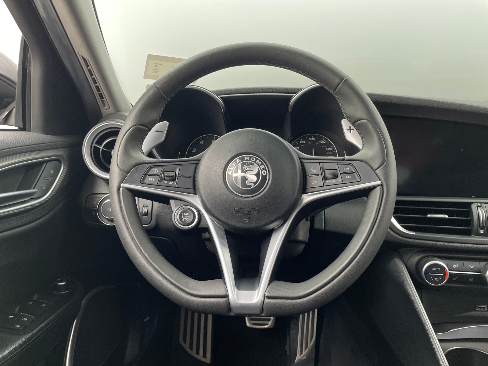 Thumbnail: 2019 Alfa Romeo Giulia - 4