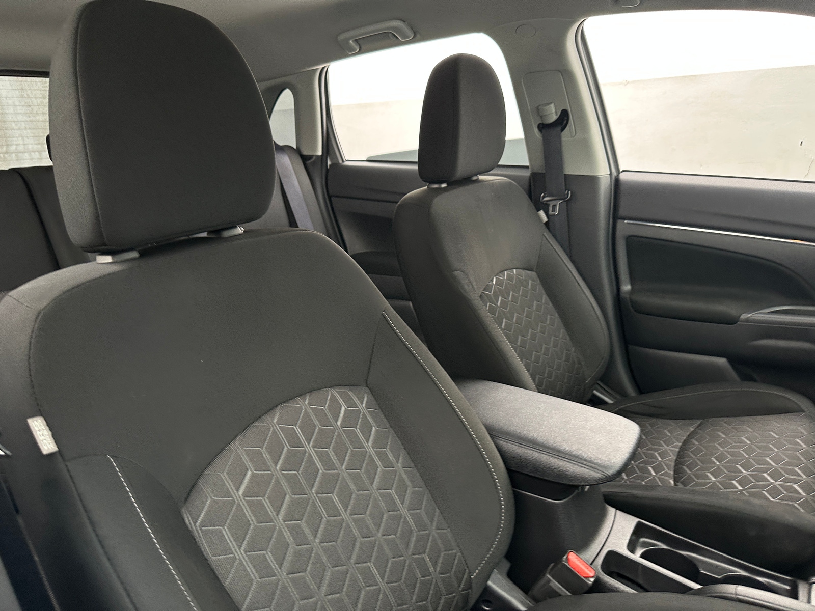 Thumbnail: 2023 Mitsubishi Outlander Sport - 2