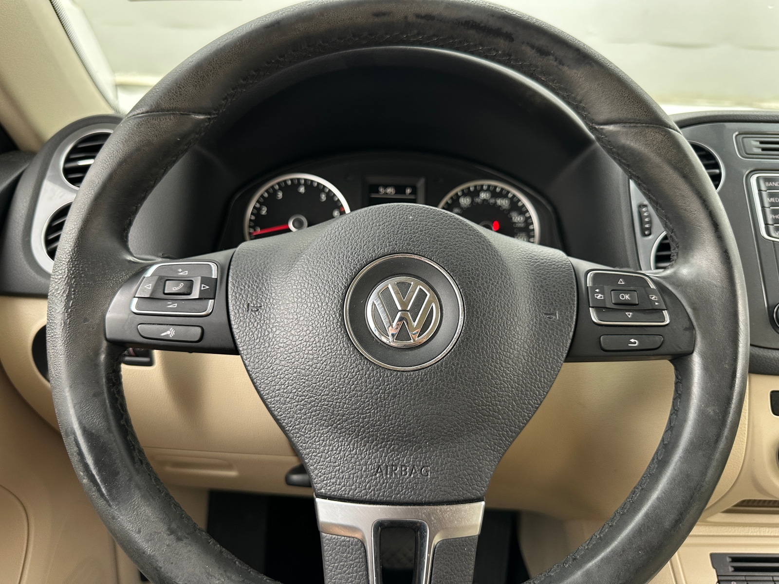 Thumbnail: 2017 Volkswagen Tiguan - 4