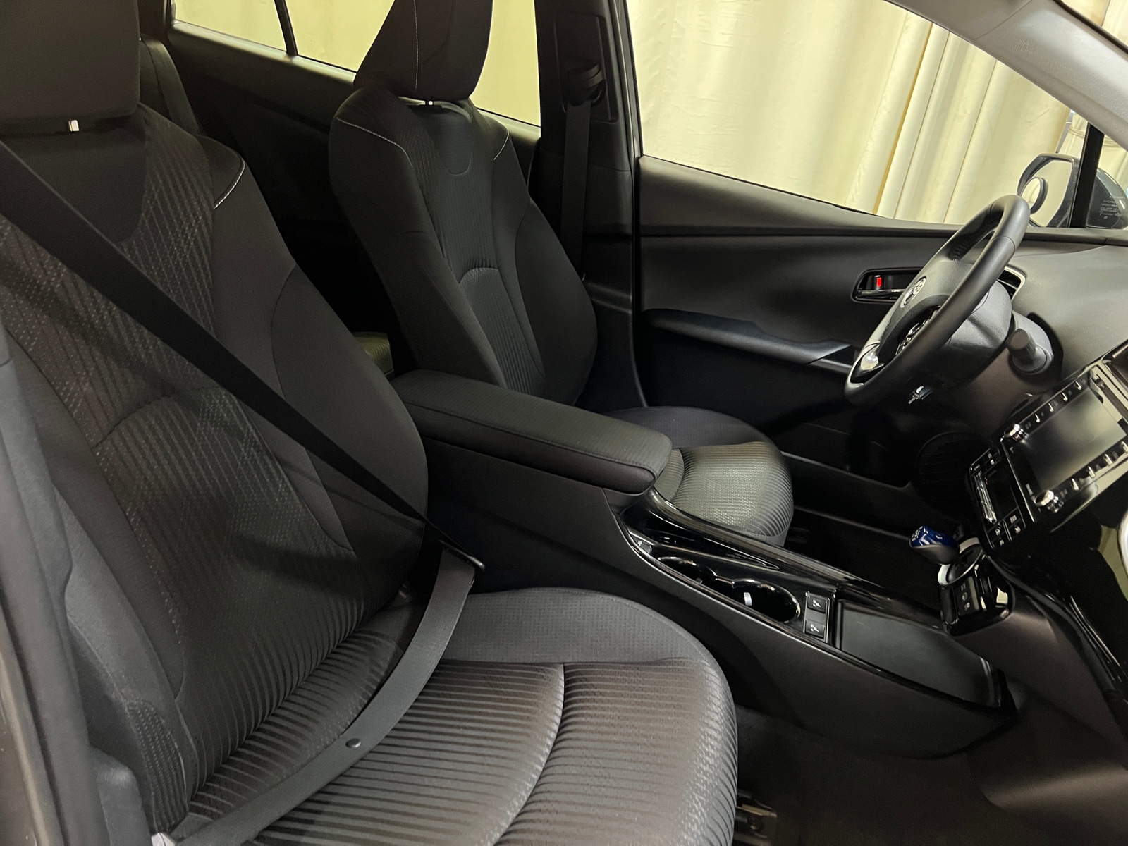 Thumbnail: 2022 Toyota Prius Prime - 2