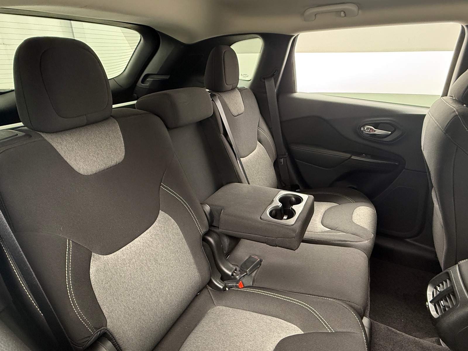 Thumbnail: 2016 Jeep Cherokee - 6