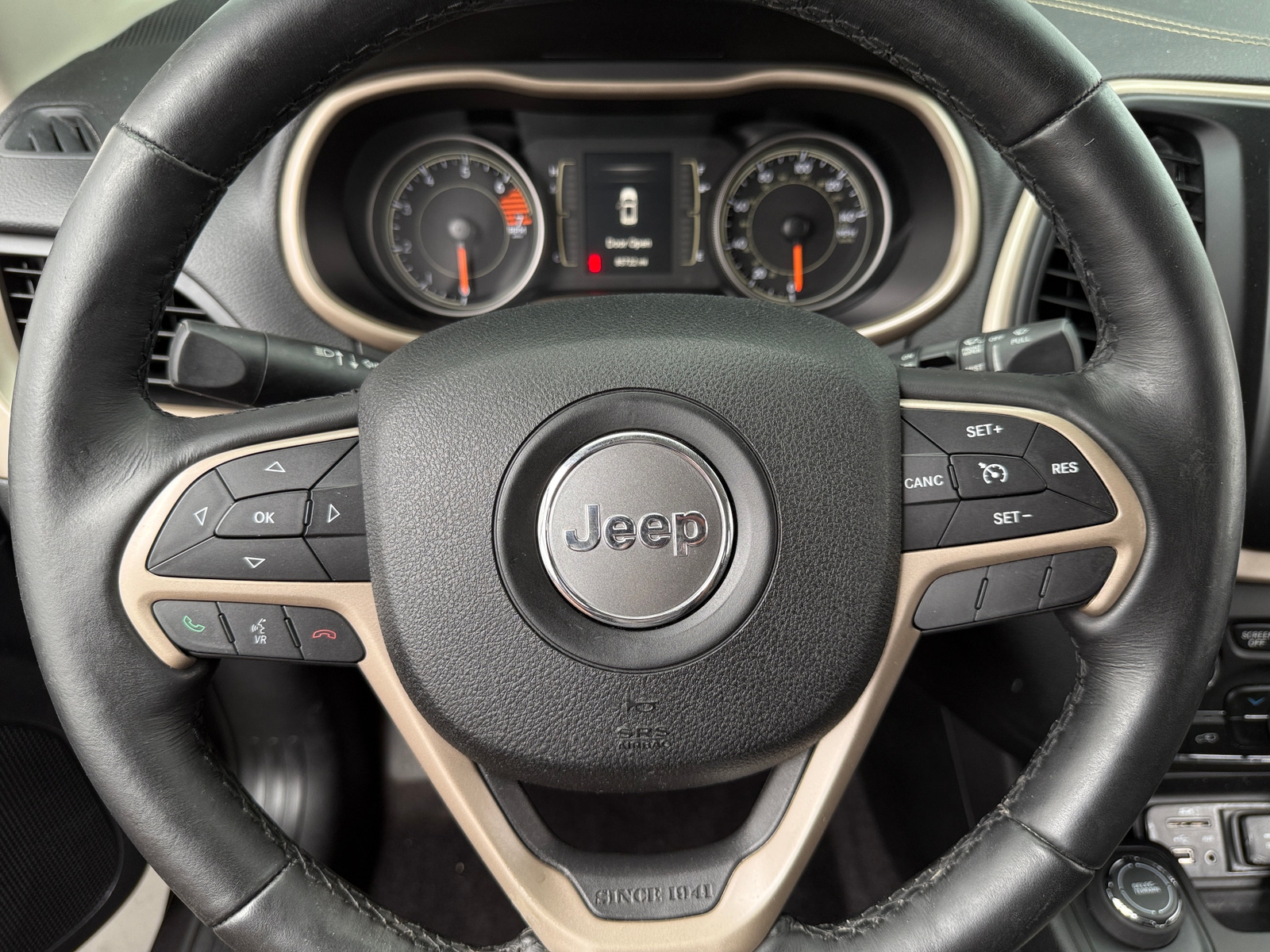 Thumbnail: 2016 Jeep Cherokee - 5